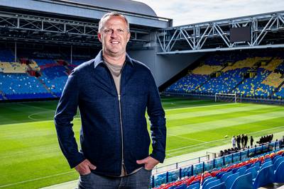 Vitesse-coach John van den Brom heeft goede hoop: ‘Wij gaan gewoon beginnen met trainen’