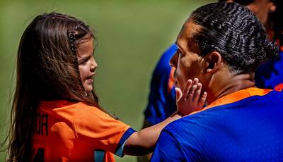 Mooie plaatjes: Oranje verwelkomt kinderen en familie, Brian Brobbey terug op trainingsveld