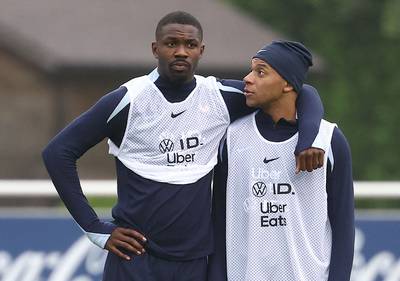 Frankrijk en Kylian Mbappé in de ban van ándere wedstrijd: ‘Stem niet op extremisten’