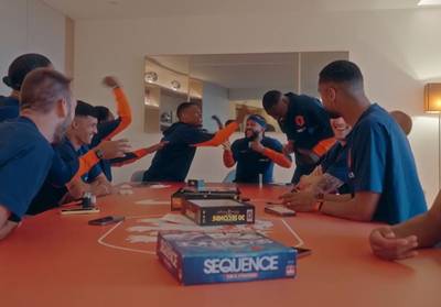 Inside Oranje | Lol met een spelletje 30 Seconds: ‘Welk instrument speelt Stefan de Vrij?’