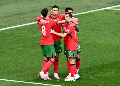 Portugal naar knock-outfase EK mede dankzij enorme Turkse flater en schitterend gebaar Cristiano Ronaldo