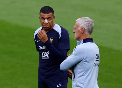 Franse bondscoach heeft goede hoop op meespelen Kylian Mbappé tegen Oranje: ‘We gaat er alles aan doen’