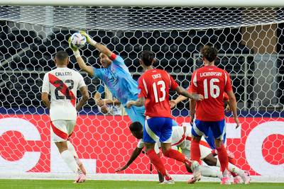 Recordkeeper Claudio Bravo behoedt Chili voor puntenverlies tegen Peru op Copa América: 0-0