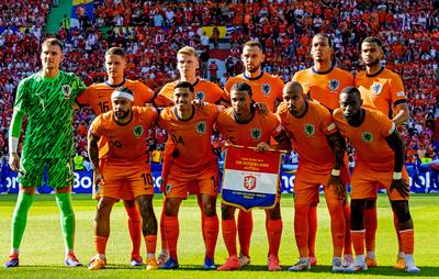 Oranje op rapport | Oranje op rapport | Twee dikke onvoldoendes na blamages, Xavi Simons zeldzaam lichtpuntje