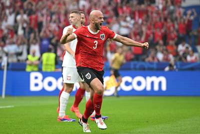 Blessure Trauner smet op zege Oostenrijk, Feyenoord-captain belangrijk met heerlijke kopbal tegen Polen