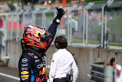 Max Verstappen heerst ook in kwalificatie en verovert pole in Oostenrijk: ‘Dit is een sterk statement’