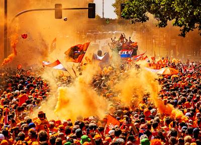 Heeft Nederland de primeur? KNVB wil ook Oranjemars in München, ook al is het twee uur wandelen