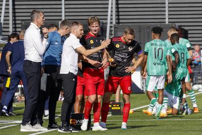 Dit is Excelsior-trainer Ruben den Uil, de jongste hoofdtrainer in het Nederlandse betaald voetbal