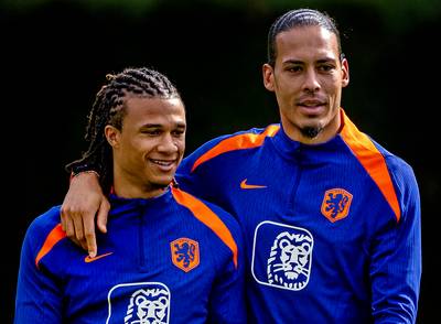 Virgil van Dijk en Nathan Aké beloven beterschap: ‘We moeten niet naar de staf kijken, maar naar onszelf’