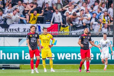 NAC ontsnapt in thriller en keert terug naar eredivisie, Excelsior degradeert ondanks ruime zege