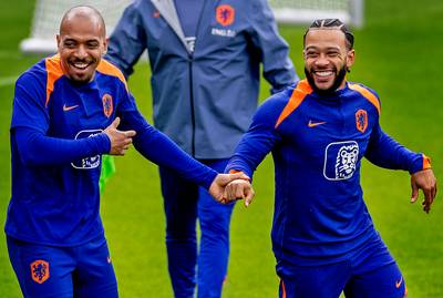 Donyell Malen sluit na verloren CL-finale aan bij Oranje, twee internationals ontbreken nog