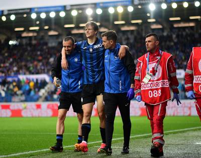 Jay Idzes viert verjaardag met promotie met Venezia, Atalanta-verdediger mist EK door knieblessure