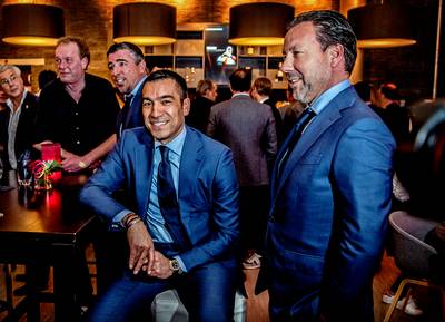 Giovanni van Bronckhorst tekent alsnog bij Turkse topclub en neemt Jean-Paul van Gastel mee als assistent