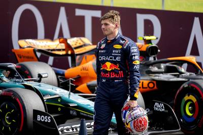 Max Verstappen komt met beschadigde auto niet in de buurt van pole, Mercedes op eerste rij