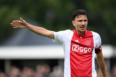 Steven Berghuis heeft vertrouwen in coach Francesco Farioli: ‘Ik zie mijzelf dit seizoen zeker als speler van Ajax’