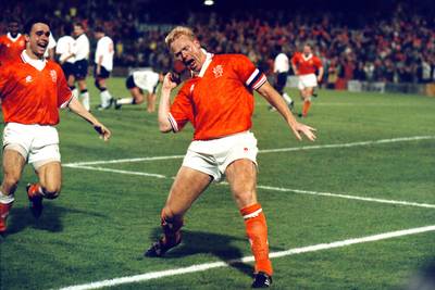 Fotoserie Nederland – Engeland | De mazzel van Koeman, de hattrick van Basten en de primeur op Wembley