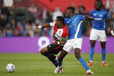 Quinten Timber valt in oefenduel geblesseerd uit bij winnend Feyenoord: ‘Ik denk dat het meevalt’