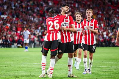 PSV klopt FC Eindhoven in Lichtstadderby dankzij hattrick Ricardo Pepi, FC Twente niet langs Schalke