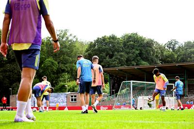 De zin en onzin van trainingskampen: waarom vliegen als je ook naar Wageningen kan?