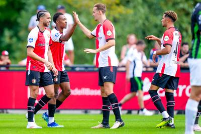 Antoni Milambo gidst Feyenoord met vroege goal naar derde oefenzege in voorbereiding