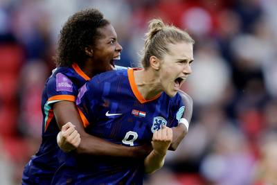 Vivianne Miedema-sprookje helpt Oranje Leeuwinnen naar EK in Zwitserland: ‘Mag heel trots op mezelf zijn’