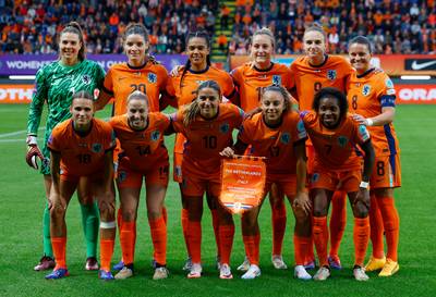 Oranje Leeuwinnen hebben puntje nodig om pijnlijke déjà vu te voorkomen: ‘In theorie mogen we met 8-0 verliezen’