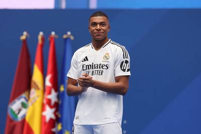 Kylian Mbappé krijgt peperdure BMW van Real Madrid, maar… Hij heeft geen rijbewijs