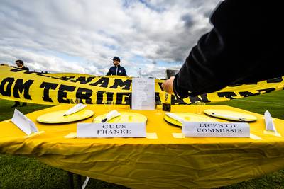 Vitesse heeft begroting nog altijd niet rond, KNVB geeft wéér uitstel: ‘We moeten alles weer on hold zetten’