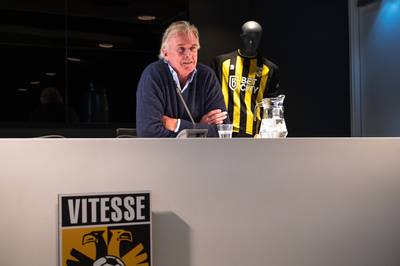 Vitesse komt zonder geld van Guus Franke 6 miljoen euro tekort voor sluitende begroting