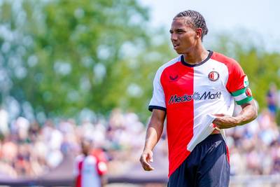 Geblesseerde Calvin Stengs ontbreekt tijdens training Feyenoord en mist oefenduel