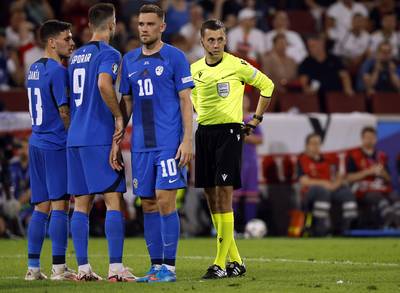 Franse scheidsrechter Clément Turpin fluit kwartfinale van Oranje tegen Turkije op EK