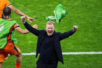 Ronald Koeman trakteert zichzelf op glaasje rode wijn: ‘Áls we finale halen? Dan het liefst tegen Spanje’