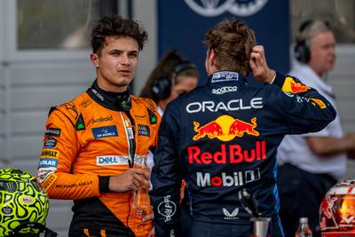 Teambaas McLaren wil andere straffen na incident Max Verstappen: ‘Iedereen zag wie verantwoordelijk was’