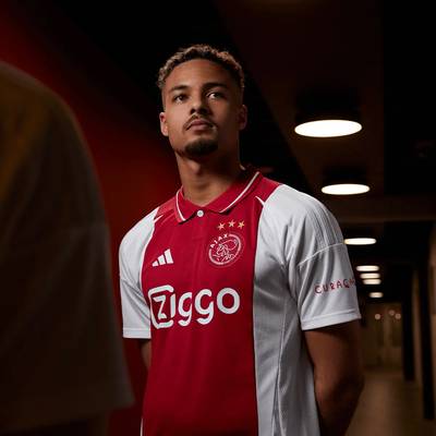 Kraagje keert terug op nieuwe thuisshirt Ajax