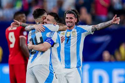 Lionel Messi loodst Argentinië met eerste goal in Copa América naar finale in Miami