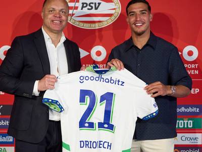 PSV heeft Couhaib Driouech met half jaar vertraging alsnog binnen voor 3,5 miljoen euro