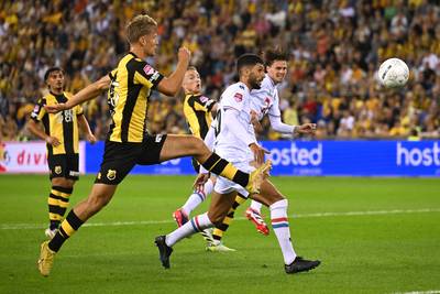 Vitesse onderuit na doelpuntrijk duel, ook Excelsior verliest bij terugkeer in KKD