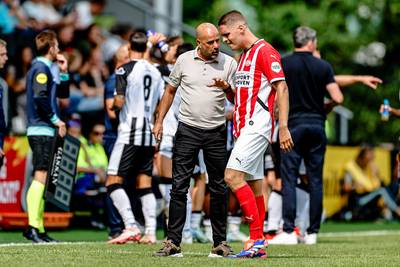 PSV-trainer Peter Bosz waakt voor ‘amateuristisch denken’ Joey Veerman: ‘Komt niet vanzelf goed’