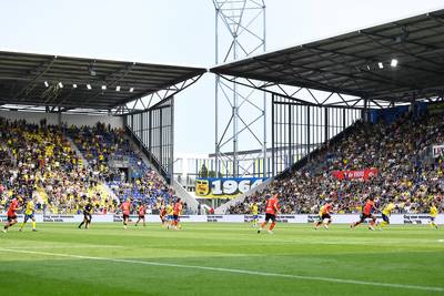 Van speciale wc-bordjes tot steile tribunes zoals in Engeland: Cambuur trots op door fans ontworpen stadion