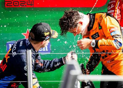 Geen vier op een rij: Max Verstappen in Zandvoort niet opgewassen tegen veel snellere Lando Norris