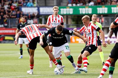 Aanvallend onmachtig Feyenoord laat met tien man opnieuw dure punten liggen bij Sparta