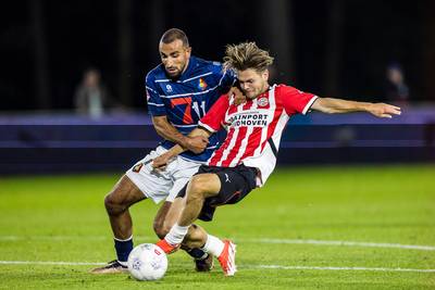 Jong PSV verzuimt koppositie in Keuken Kampioen Divisie te pakken, Jong AZ klopt FC Dordrecht