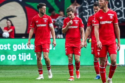 FC Twente strijdend ten onder: Tukkers grijpen naast play-offs Champions League na spektakelstuk tegen RB Salzburg