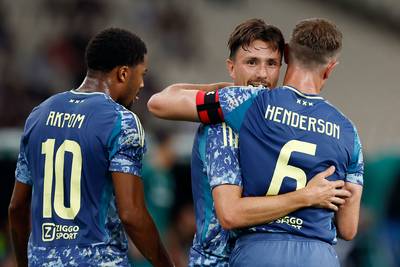 Ajax dankt Berghuis voor winst in Griekenland en eerste stap richting play-offs Europa League