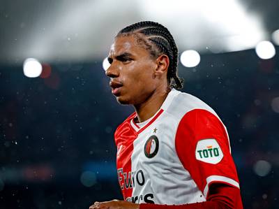 ‘Kwestie-Calvin Stengs’: kan Feyenoord-speler ooit nog een transfer maken met zijn knie?