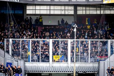 Woeste RKC-supporters wachten spelersbus op: ‘Schaam je kapot, schaam je kapot’