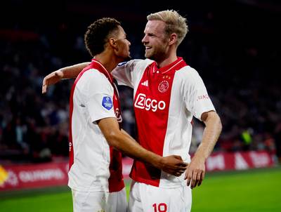 Ajax beleeft bij debuut Wout Weghorst en rentree Davy Klaassen probleemloze avond tegen tiental Fortuna