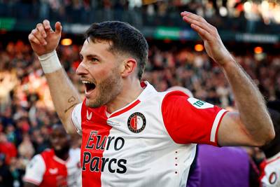 Feyenoord heeft wervelende Santiago Giménez hard nodig bij loodzware klus: ‘Het is mijn taak hem beter te maken’