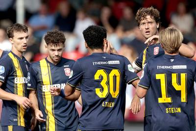 FC Twente ondanks ruime zege op Almere City niet vol vertrouwen naar Manchester United