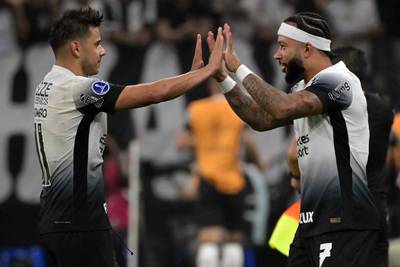 Memphis Depay draagt met fraaie assist bij aan ruime zege Corinthians